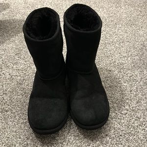 Girls size 5 Uggs!!! Authentic!!! Great Condition!! Black!!